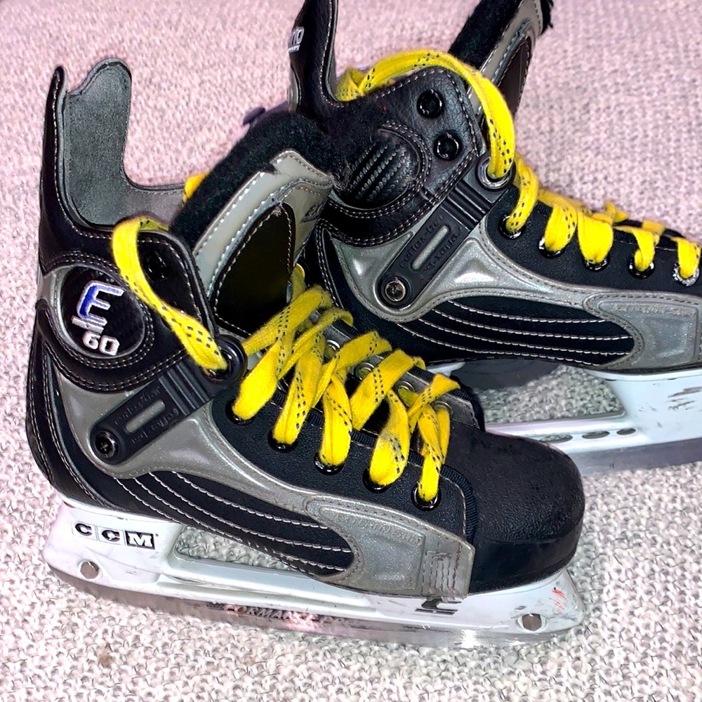 CCM Youth Externo E-60 Hockey Skates